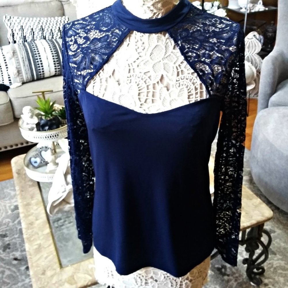 GORGEOUS Lace SLEEVE Choker TOP By EXPRESS